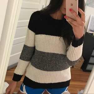 Sweater black and white